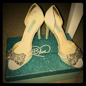 Betsey Johnson Bow wedding shoes